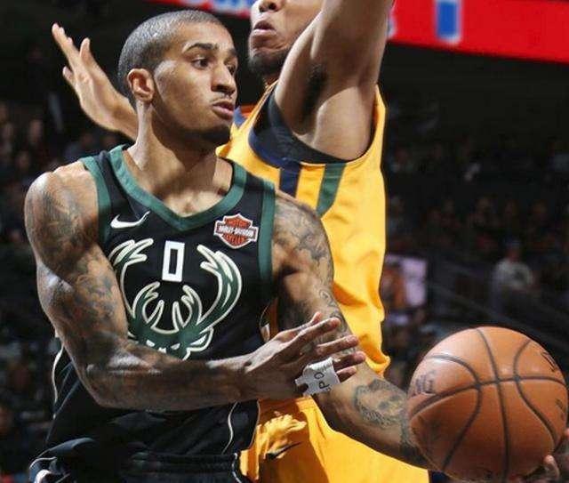 背后是全队 背后是全队